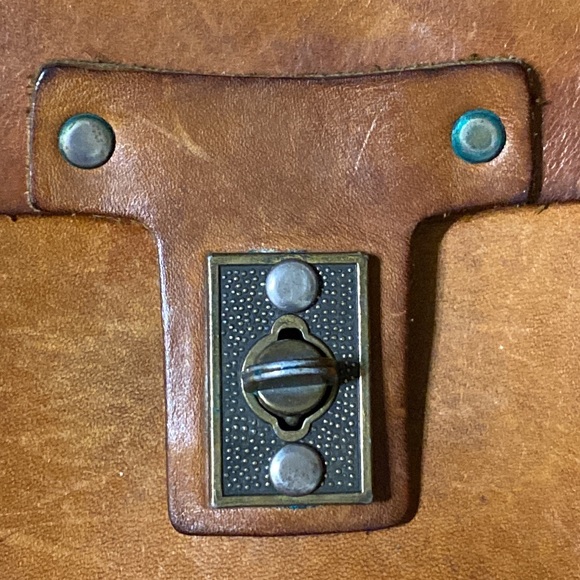1970’s tooled leather, purse. Hand tooled Made of genuine leather. - Picture 9 of 10